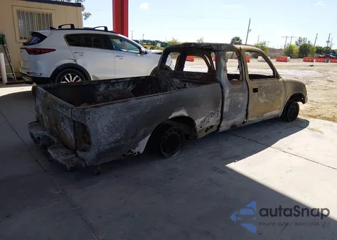 1995 Toyota Tacoma Xtracab z USA, uszkodzony, nr VIN 4TAUN53B7SZ085216